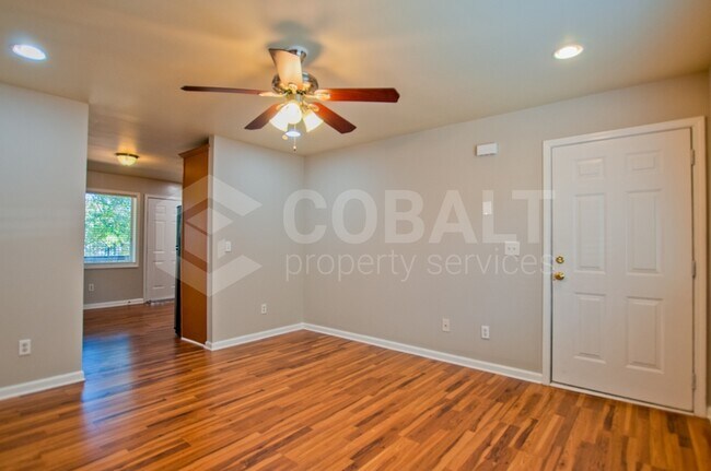 Foto del edificio - 2145 Bolton Rd NW