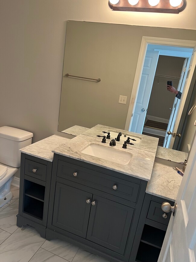 Building Photo - Bayrose