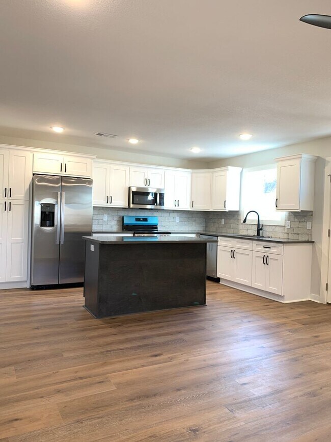 Foto del edificio - 2 Bed/1 Bath: Walk to International Studie...