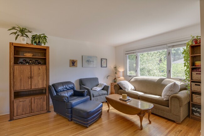 sala de estar - 2114 Grand Ave S