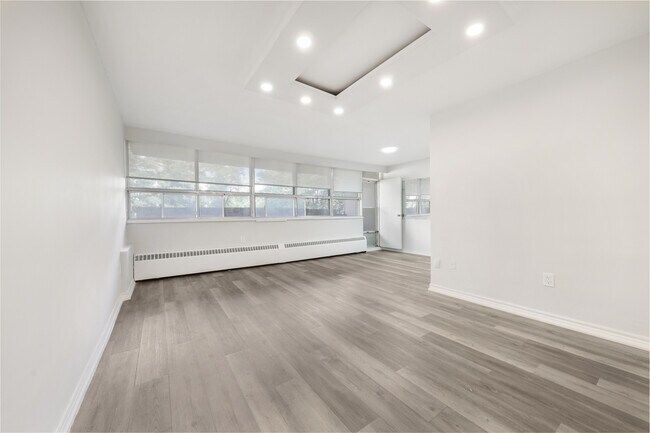Photo du bâtiment - 65 Thorncliffe Park Dr