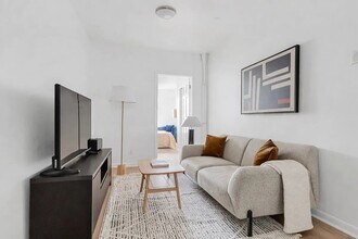 Building Photo - 327 E 10th St