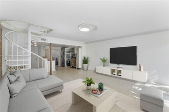 Building Photo - 517 NE 38th St