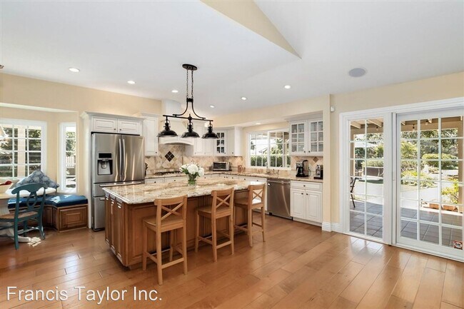 Building Photo - 4 br, 2.5 bath House - 3445 Lomas Serenas Dr