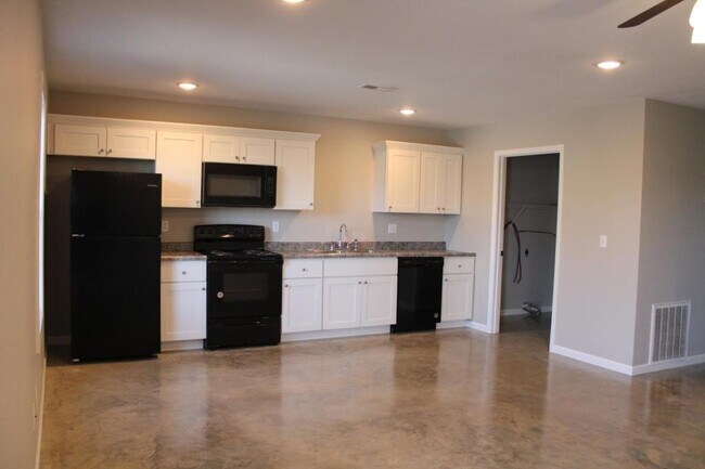 Foto del edificio - 192 Cane Creek Rd