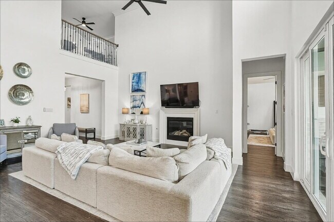 Building Photo - Luxury 4-bedroom, 3-bathroom home with an office and media room in Aledo!