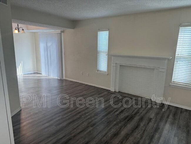 Foto del edificio - 9121 E 69th Pl