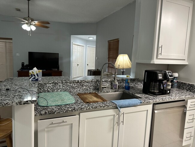 Foto del edificio - 25119 Thrushwood Ln