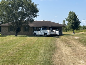 Building Photo - 250 Par Rd 2272A