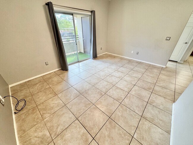 Foto del edificio - 2291 W Horizon Ridge Pkwy