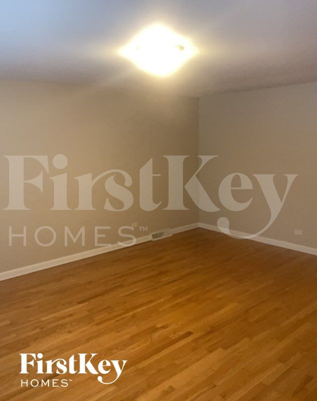 Foto del edificio - 14340 Kenwood Ave