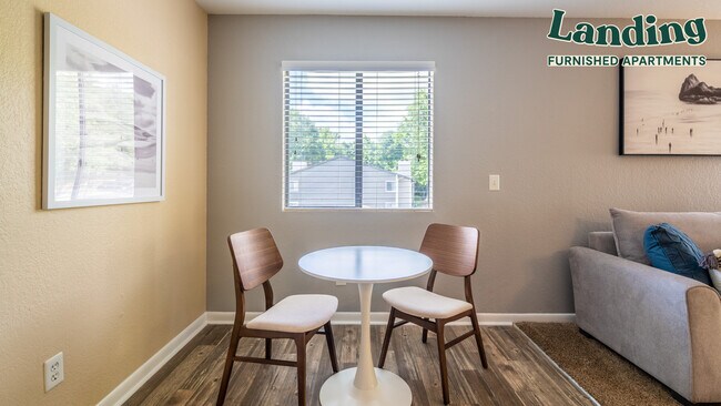 Foto del edificio - 325 Blue Lake Cir