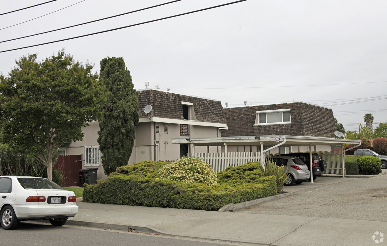 Primary Photo - 2089 Aldengate Way