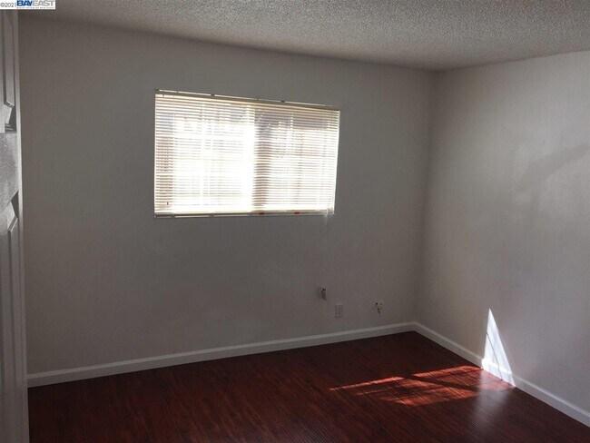 Building Photo - 2312 Spanos St