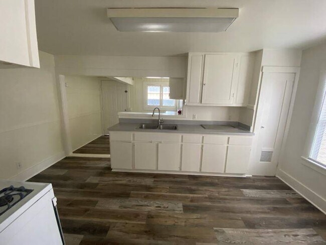 Building Photo - 1421 Ojai Rd