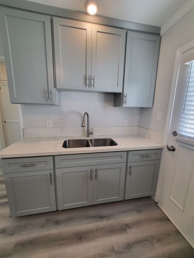 Foto del edificio - Completely Remodeled 1 bedroom 1 bath in D...