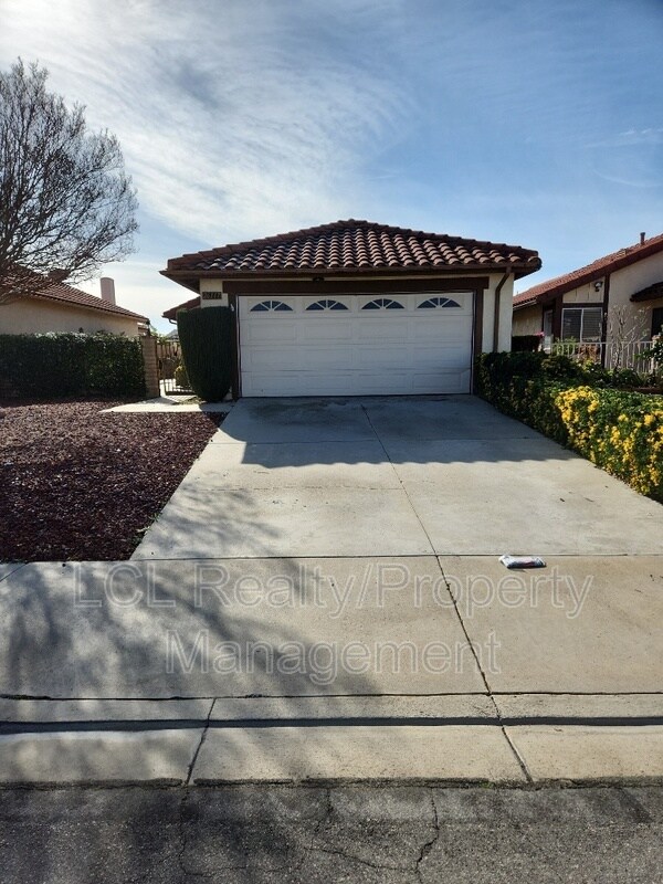 Foto principal - 26117 Bluebell St