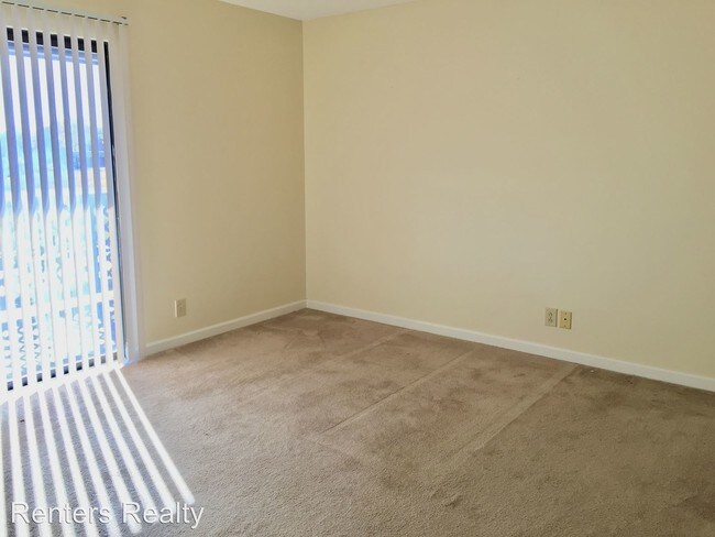 Building Photo - 4987 Seven Pine Cir