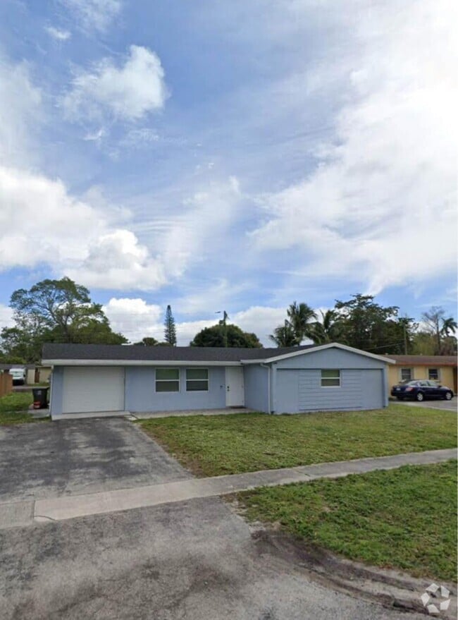Building Photo - 1228 Victoria Dr