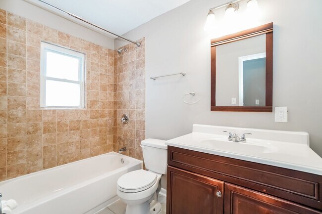 Foto del edificio - Updated 3-Bedroom Home with 1 Bath, Modern Flooring & Fenced Yard