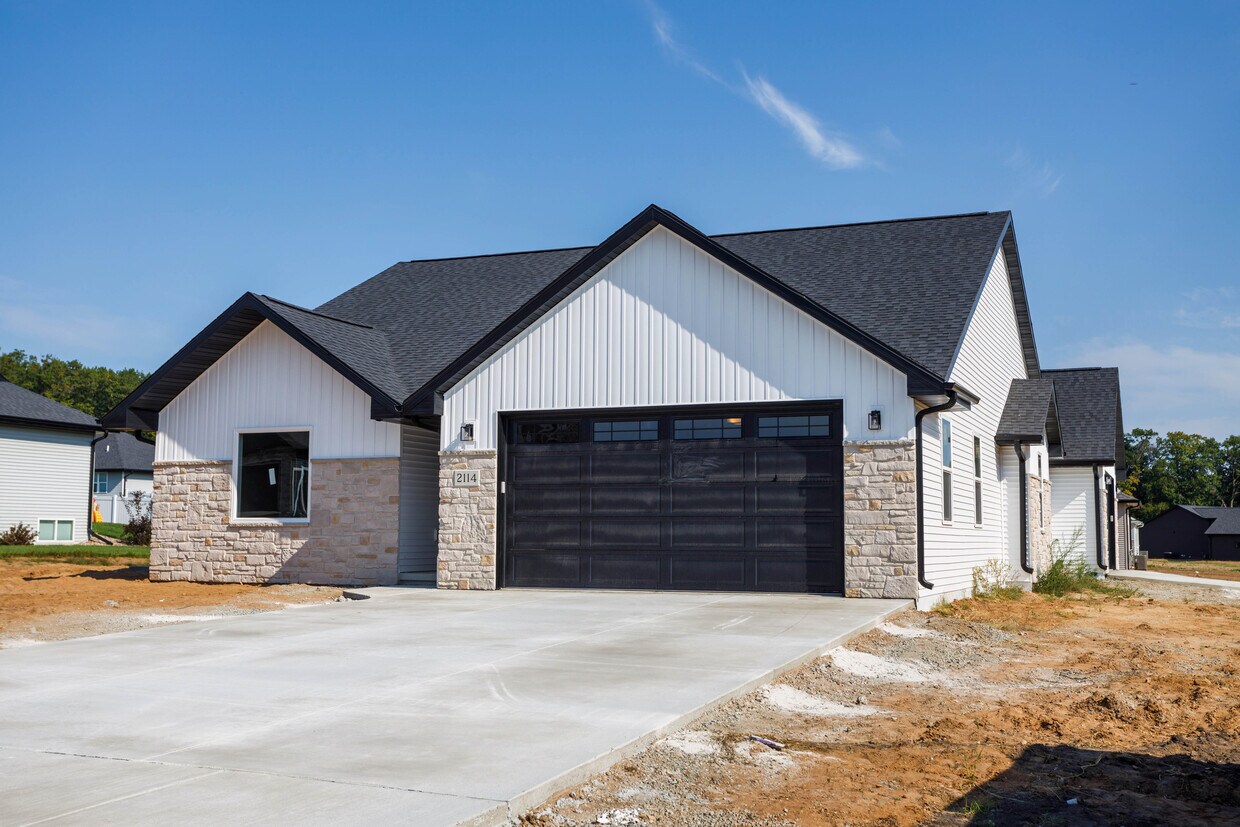 2114 Irish Hill Est, Green Bay, WI 54313 Townhome Rentals in Green