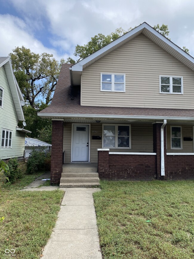 Building Photo - 1027 Blaine Ave