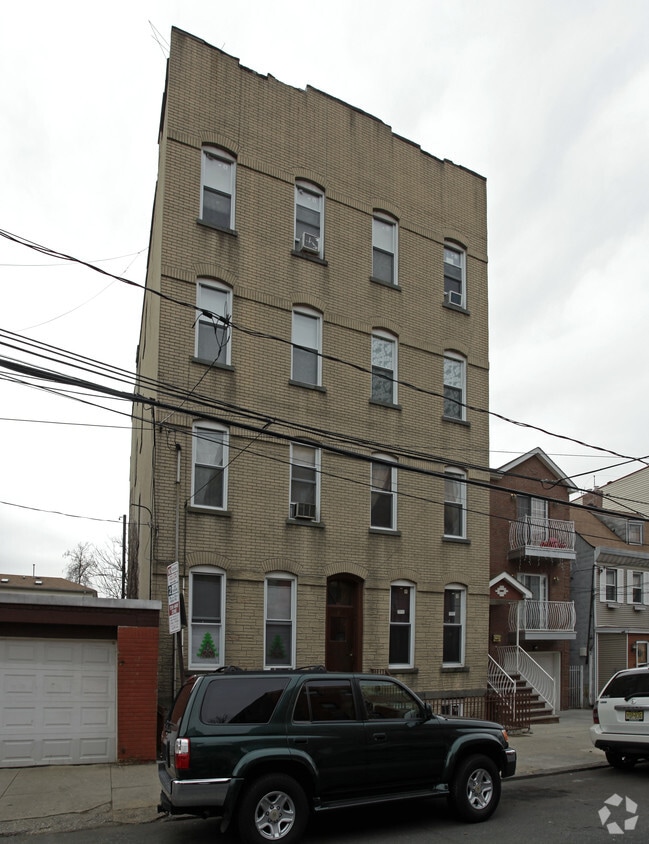 Building Photo - 7 St Pauls Ave