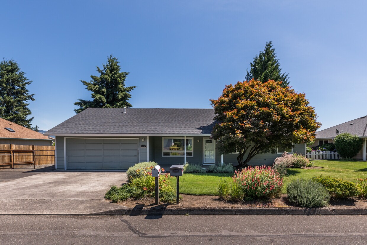 Primary Photo - 3220 Park Dr