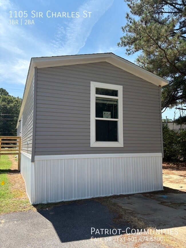 Building Photo - 1105 Sir Charles St