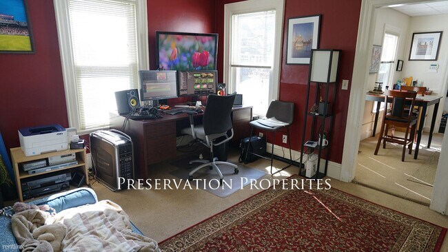 Building Photo - 2 br, 1.5 bath Duplex - 68 Austin St # 2