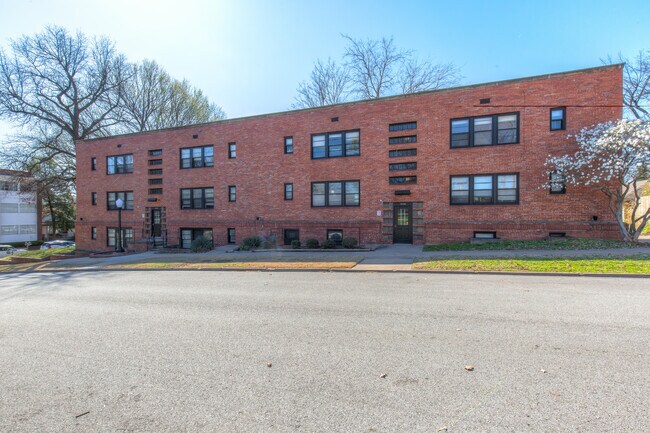 Foto del edificio - 1524 E 17th St