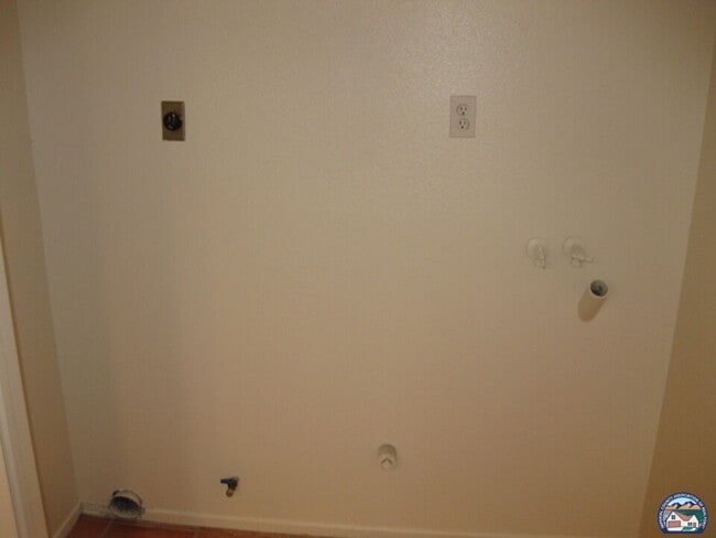 Building Photo - 1200 Rodeo Dr