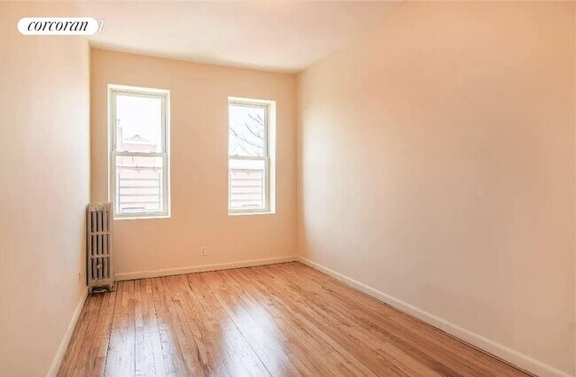 Foto del edificio - 47-42 48th St