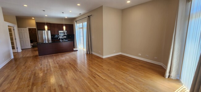 Building Photo - 6425 W Touhy Ave