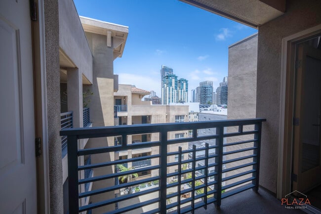 Building Photo - 330 J St