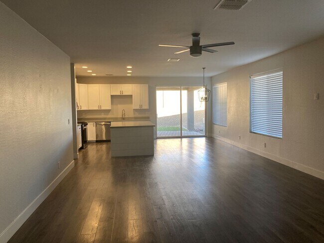 Foto del edificio - Practically new 4 bedroom home in Chino Valley!