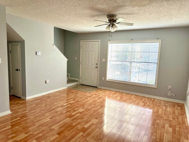 Foto del edificio - 7404 Woodburn Ct