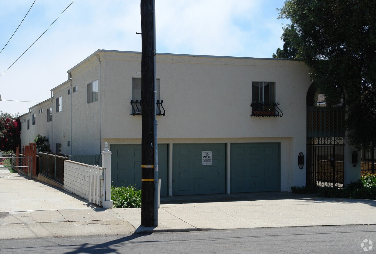Primary Photo - 1132 E Meta St