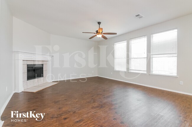 Foto del edificio - 901 Cutting Horse Dr