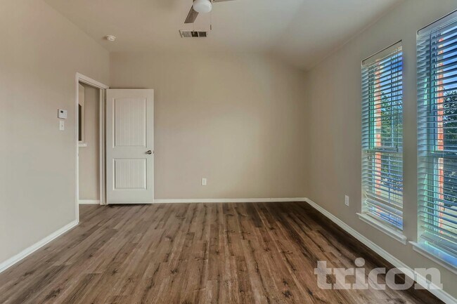 Foto del edificio - 3621 Spring Run Ln