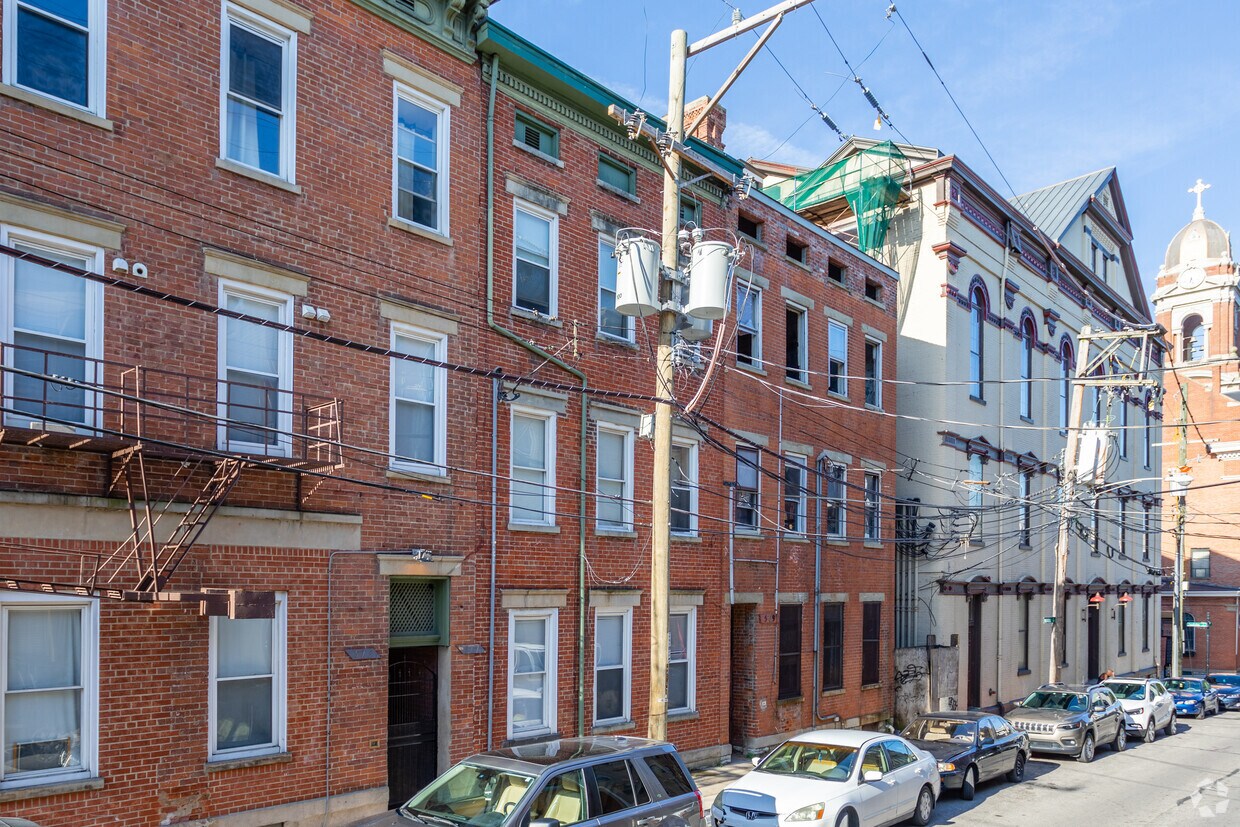 Building Photo - 511 E 12th St