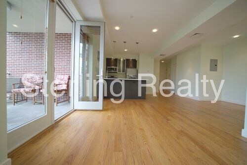 Building Photo - 2740 Hoyt Ave S