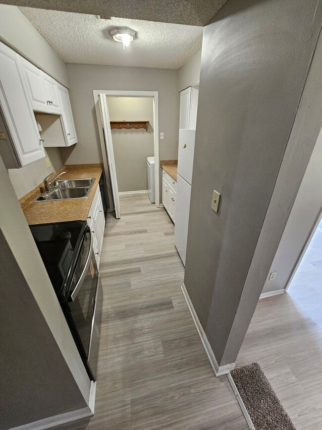 Building Photo - 1319 Westbrook St Condo - 2 bedroom 2 bath...