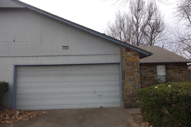 6604 S. Utica Pl. - A lovely Single Story 3/2/2 in South Tulsa - 6604 S Utica Pl