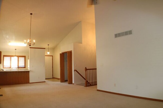 Foto del edificio - $2,050 | 4 Bedroom, 2 Bathroom Town Home |...