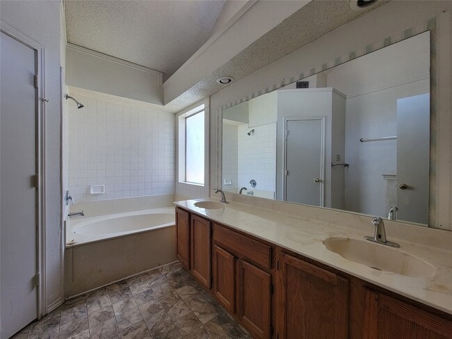 Building Photo - 7821 Estates Way