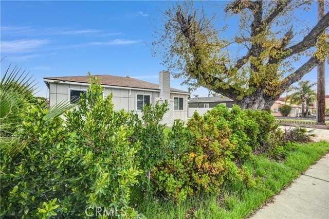 Building Photo - 12811 Oaks Ave