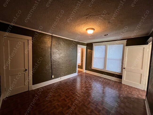 Building Photo - 2550 Pershing Ave