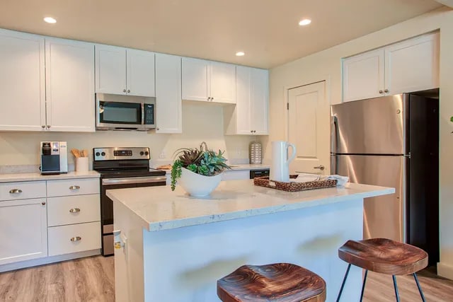 Foto del edificio - Whispering Pines Apartments