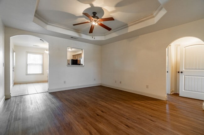 Building Photo - Fabulous 3 BR 2 Bath Home in Rogers near I-49! Brand new paint and floors!